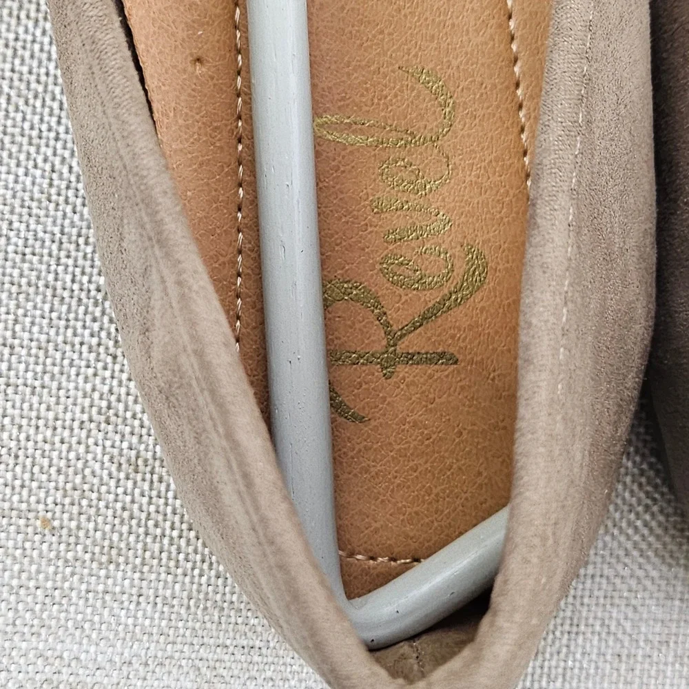 Revel Girls Darcy Moccasin Flats Taupe Faux Suede Loafers Bow Detail Size 4 - Picture 5 of 10
